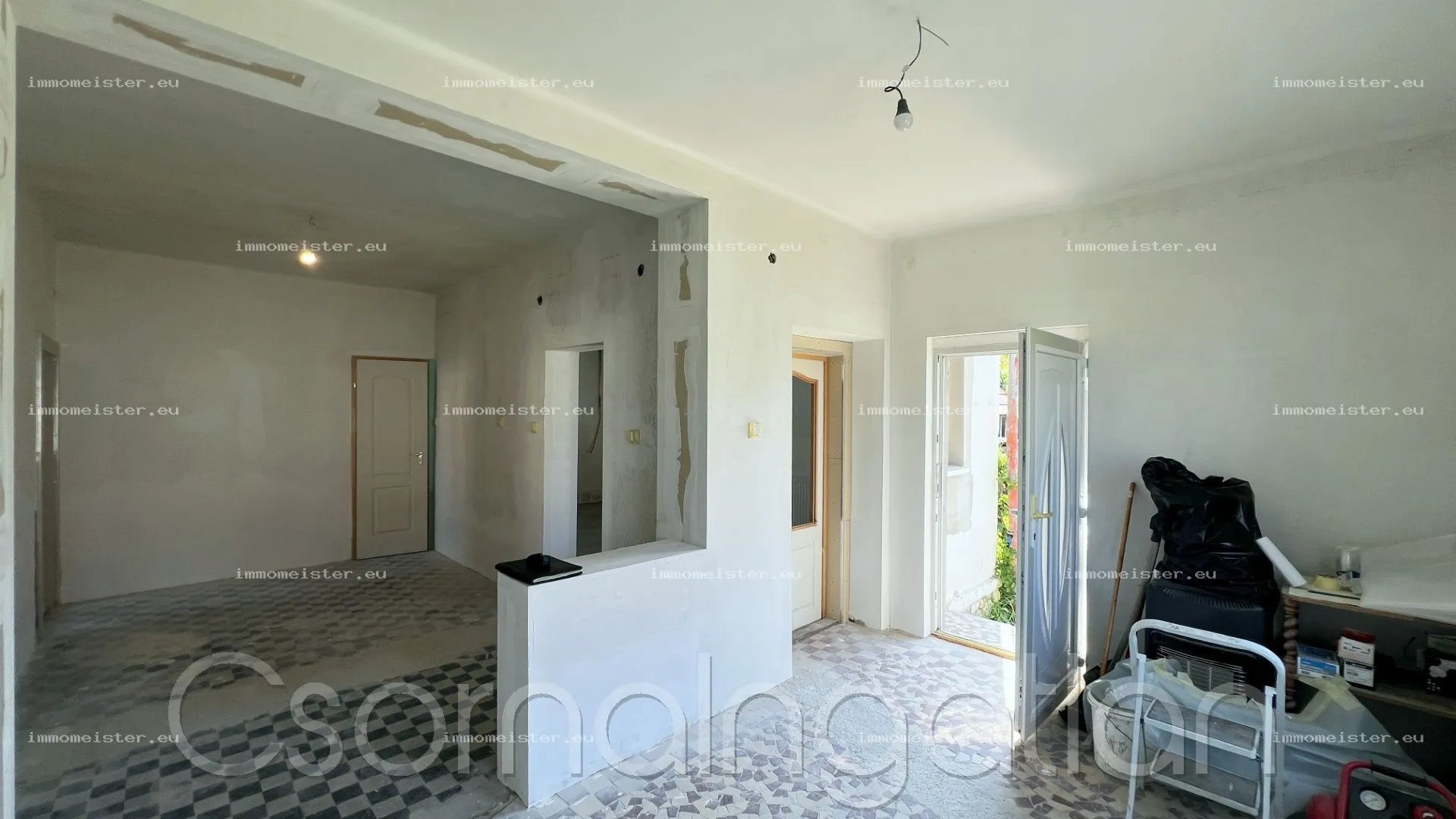 Haus zu Verkauf in Malomsok
