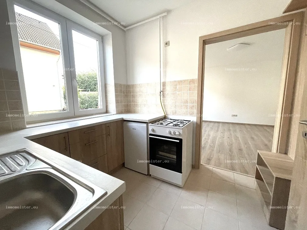 Kiadó 31 m2 tégla lakás, Győr