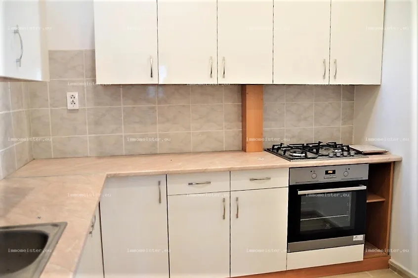 Eladó 80 m2 ikerház, Győr