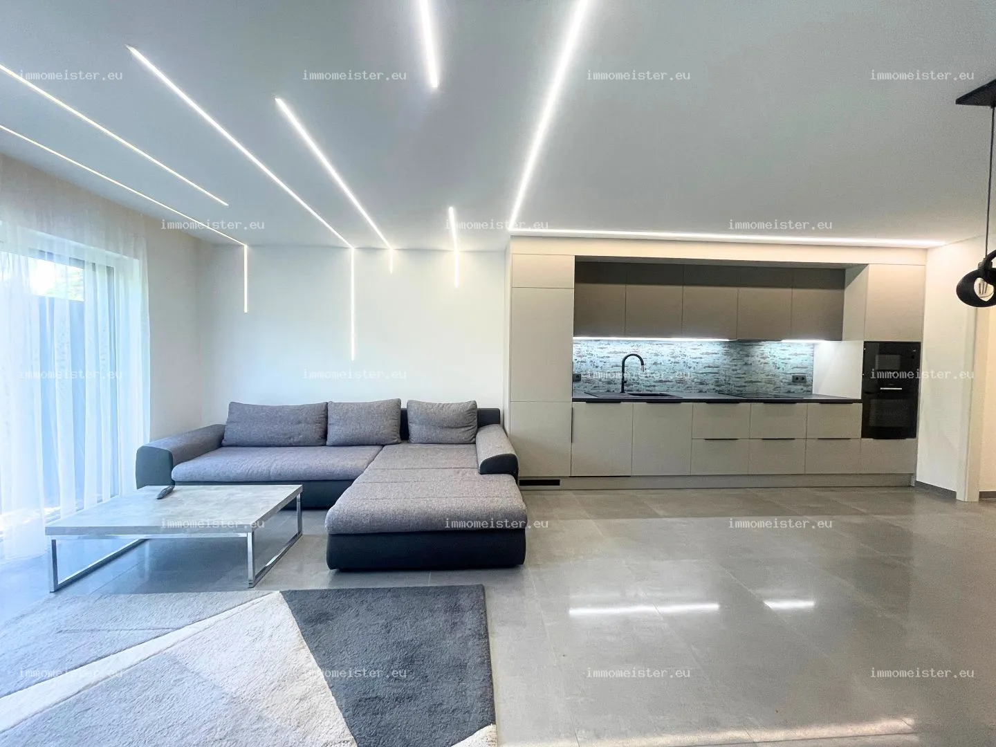 Kiadó 100 m2 sorház, Győr
