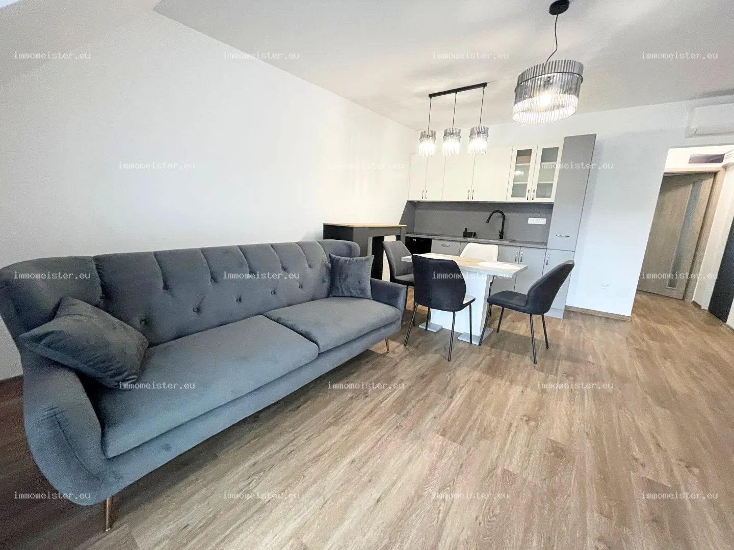 Kiadó 40 m2 tégla lakás, Győr
