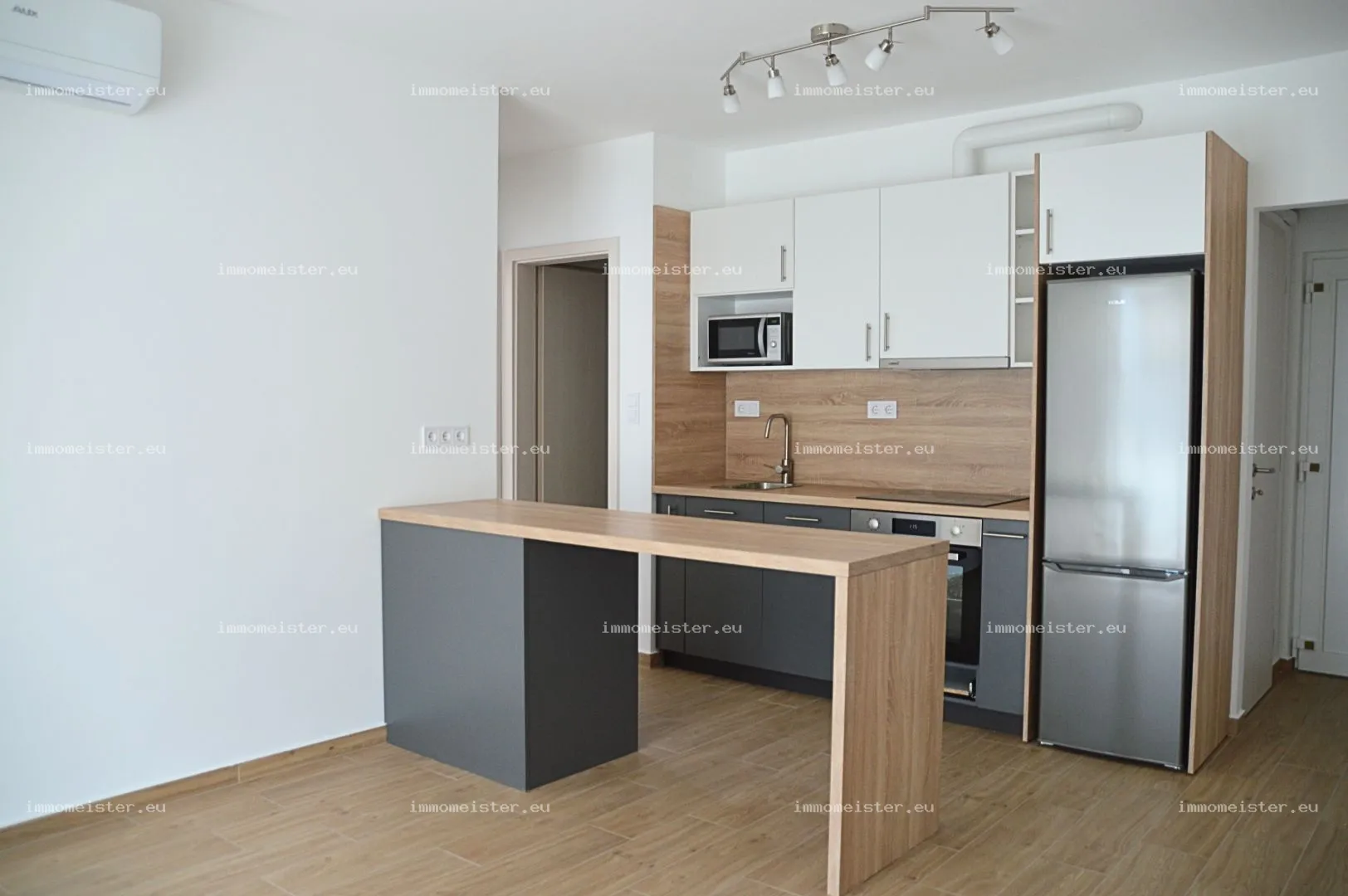 Kiadó 50 m2 tégla lakás, Győr