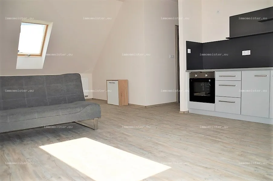 Kiadó 60 m2 tégla lakás, Győr