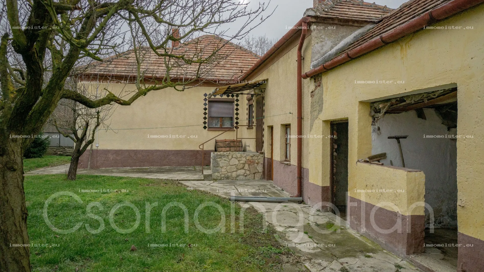 Csorna - központ közeli 2 szoba nappalis ház eladó