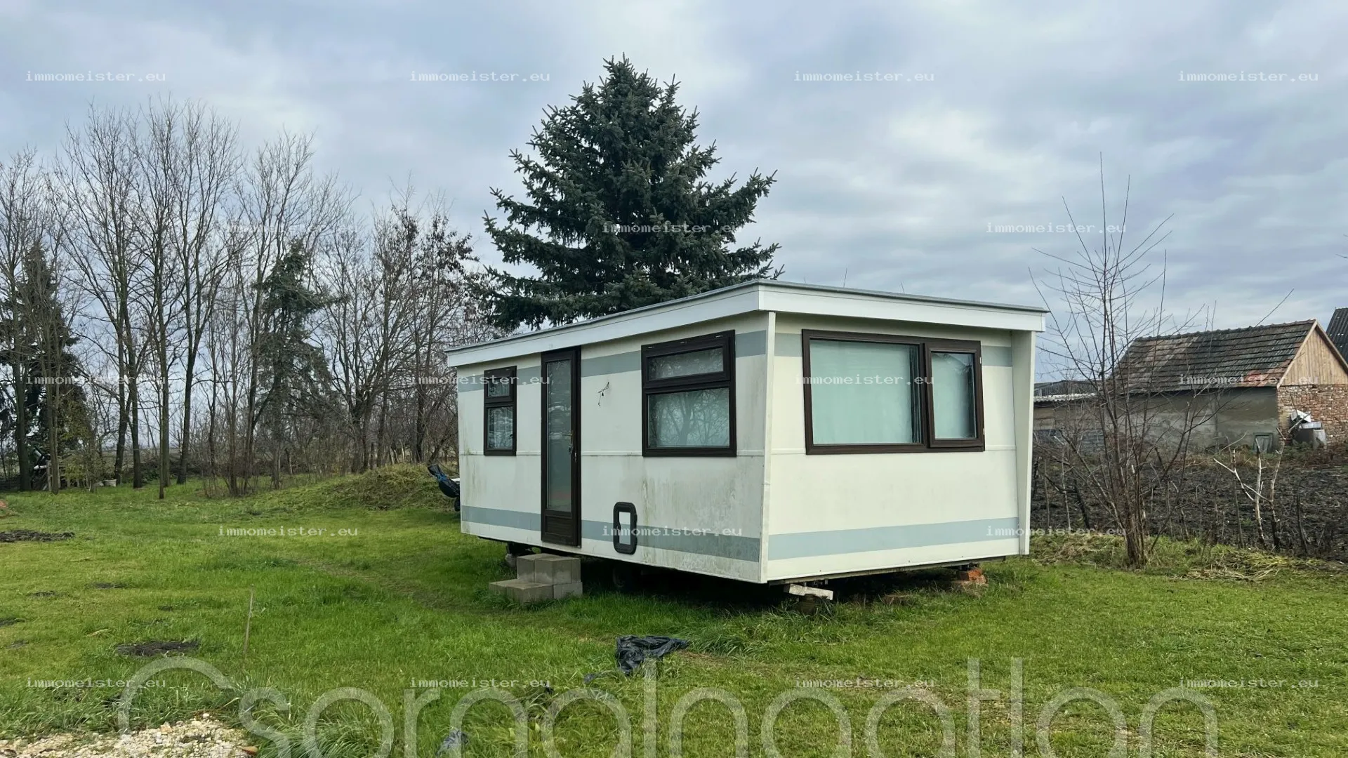 Szil - mobilház 919 m2-es telken eladó