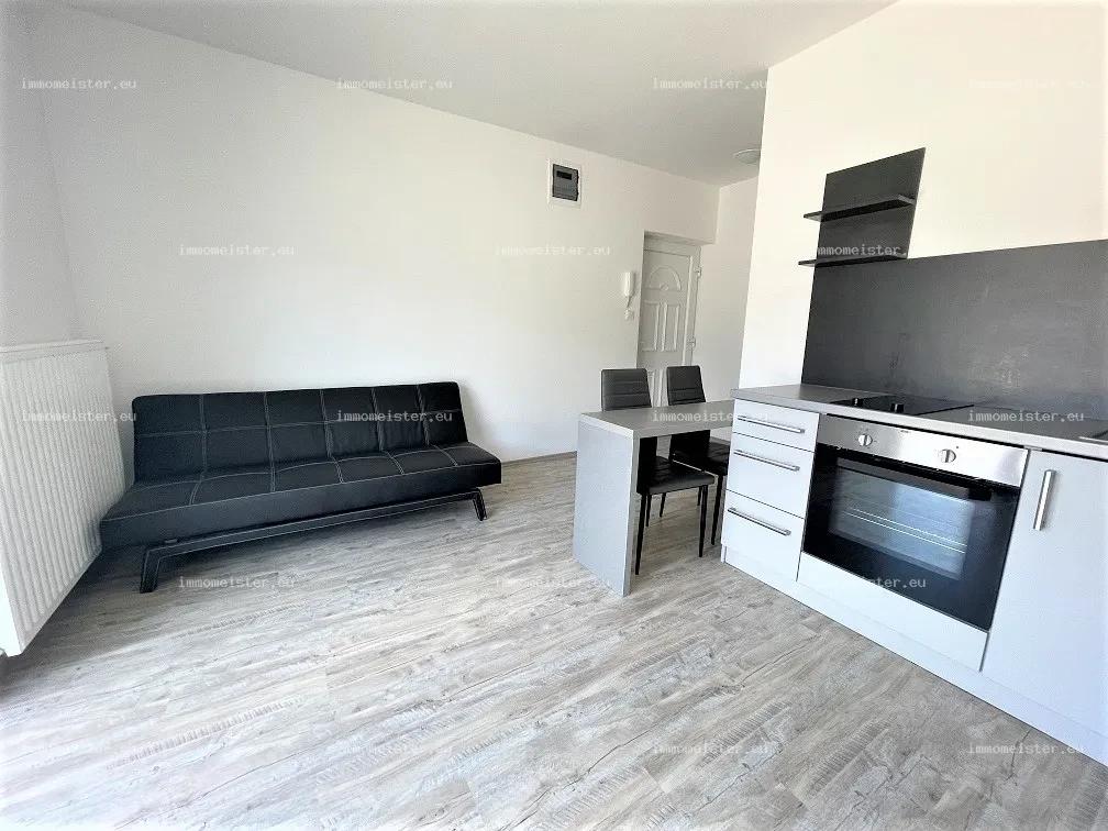 Kiadó 35 m2 tégla lakás, Győr