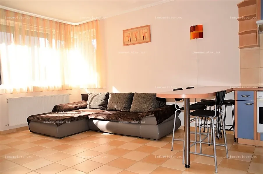 Kiadó 45 m2 tégla lakás, Győr