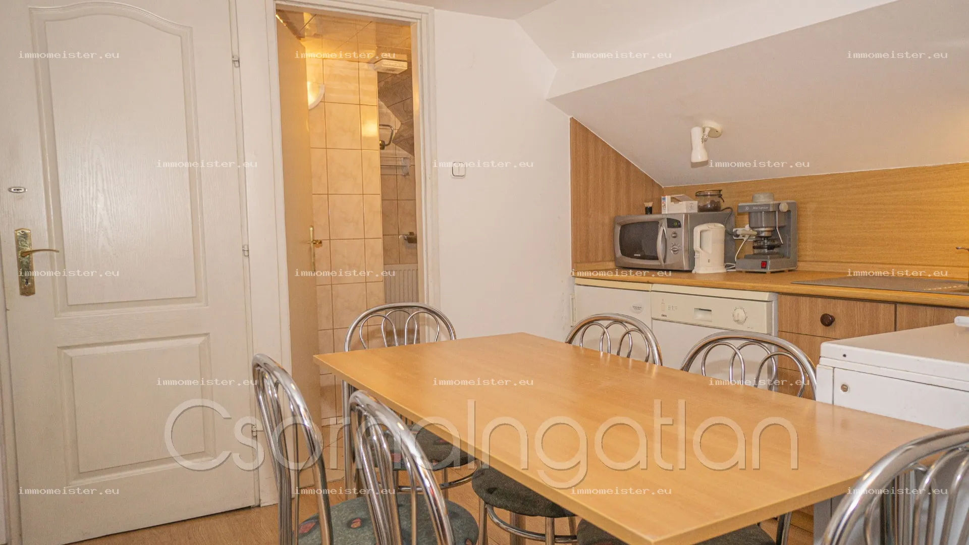 Csorna - tetőtéri garzon KIADÓ