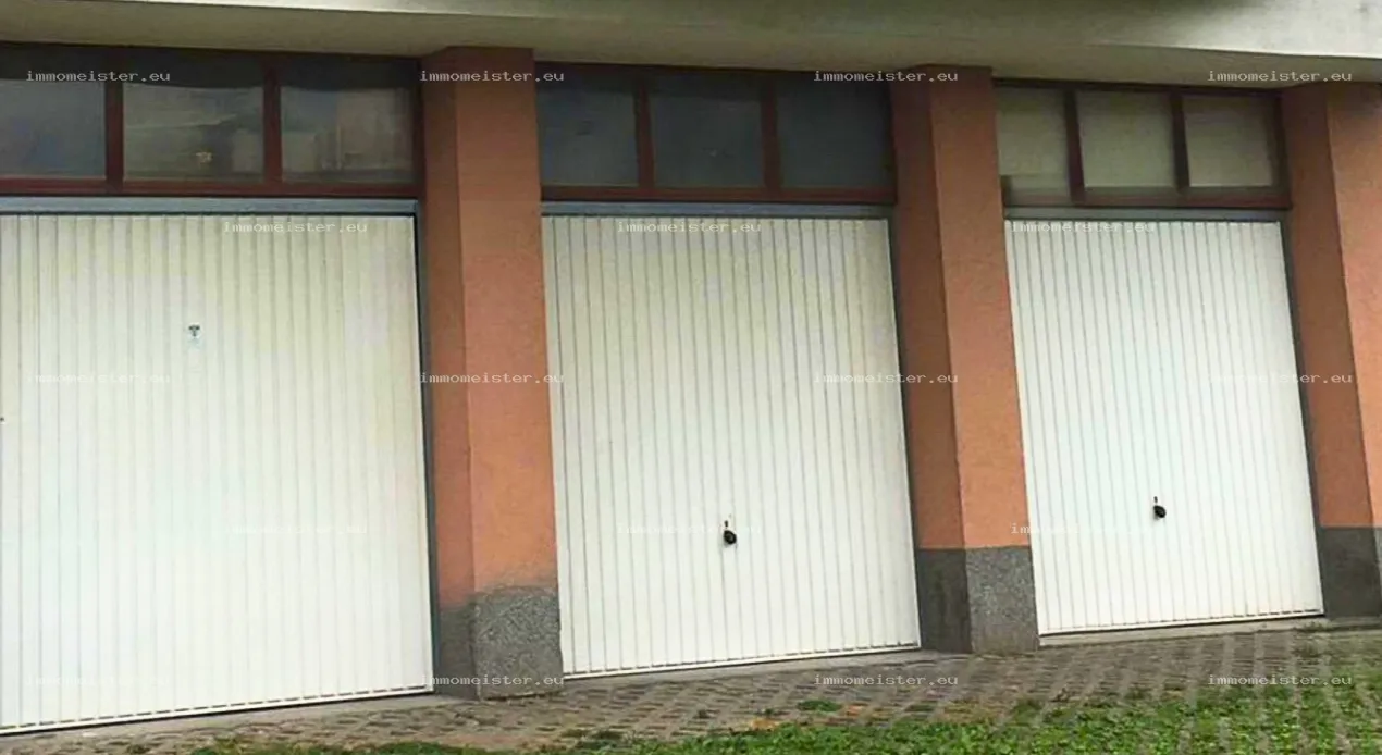 Eladó 13 m2 egyedi garázs, Győr