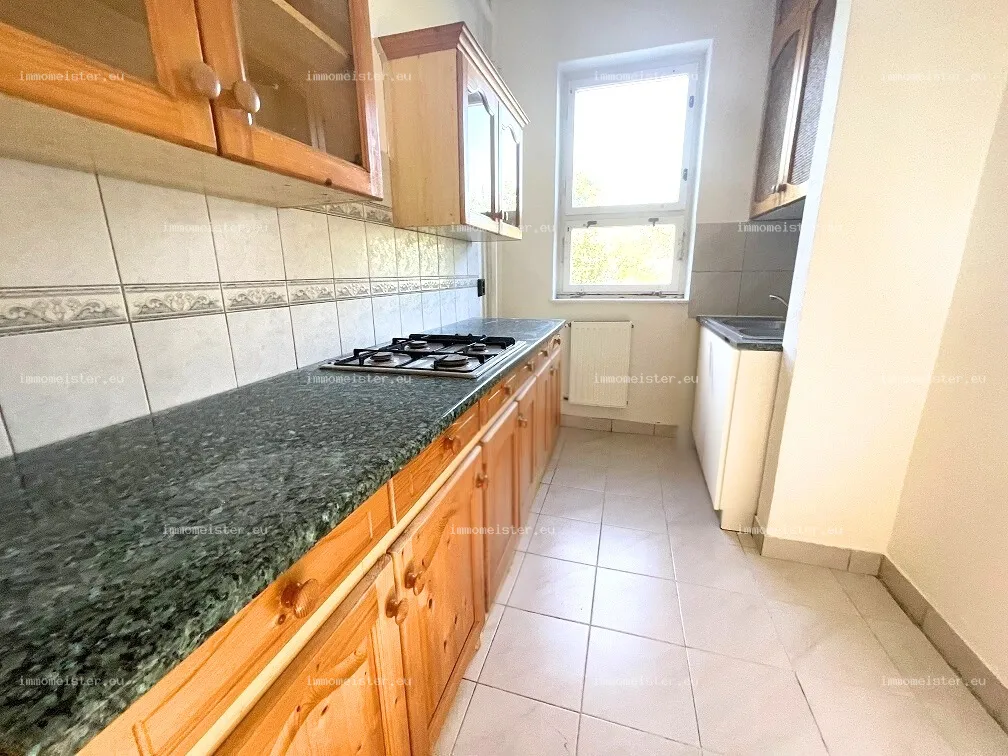 Eladó 400 m2 ikerház, Győr