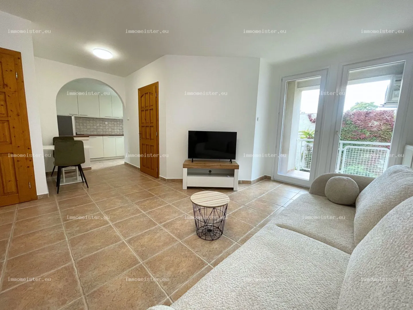 Kiadó 50 m2 tégla lakás, Győr