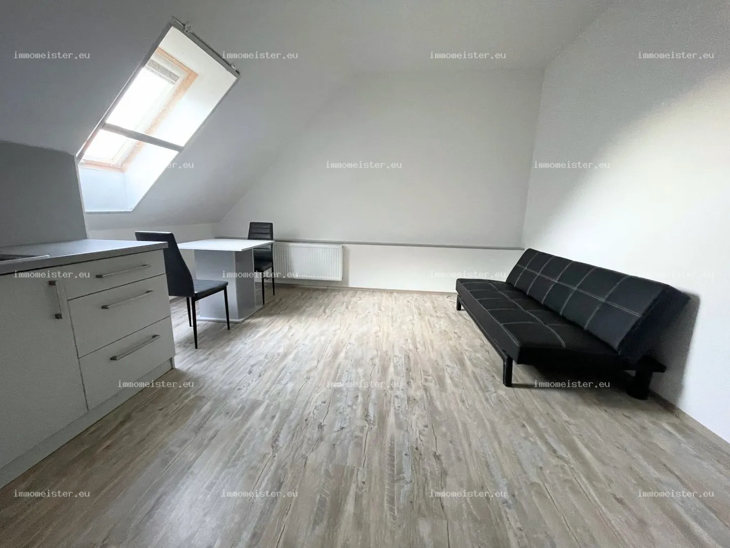 Kiadó 30 m2 tégla lakás, Győr