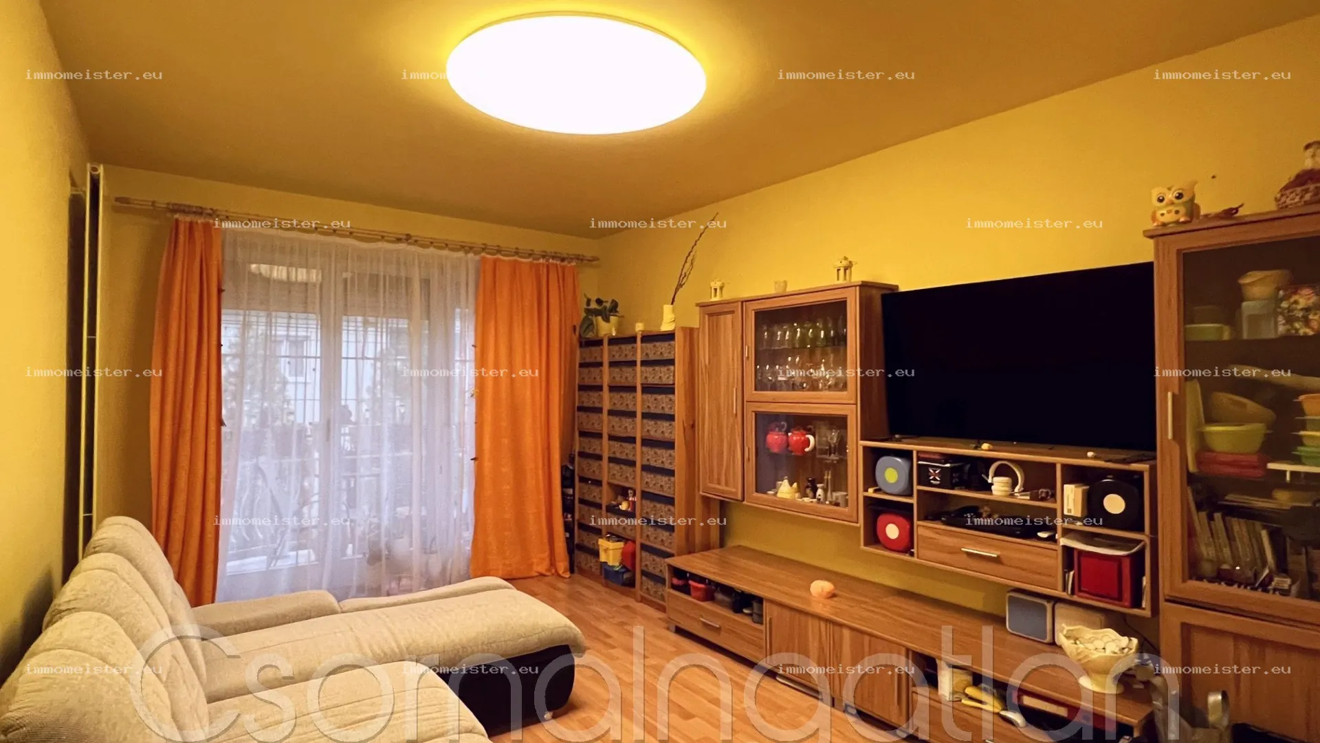 Csorna - központban 2003-ban épült lakás eladó