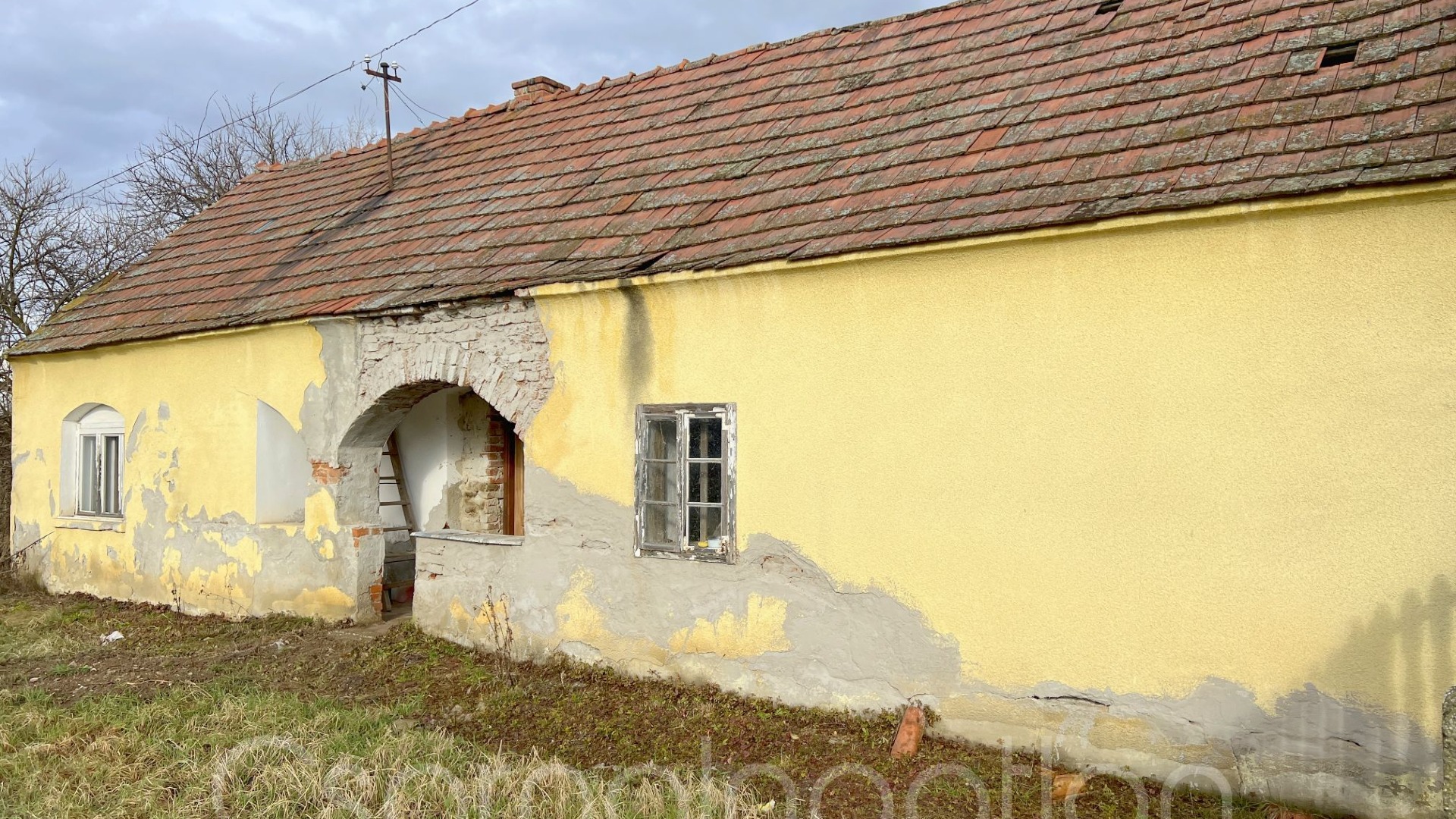 Szilsárkány - tégla építésű 2 szobás ház eladó