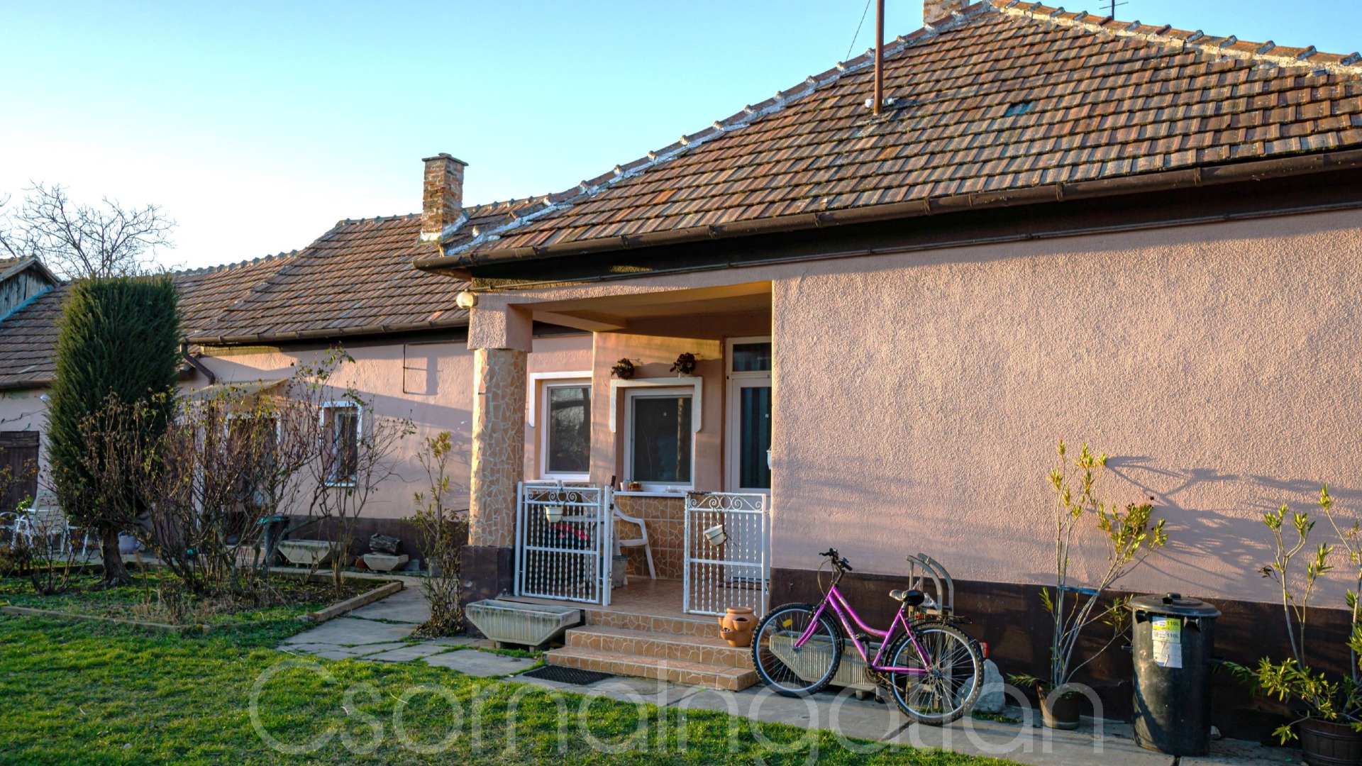 Szárföld - családi ház eladó 3 szoba + étkezővel 