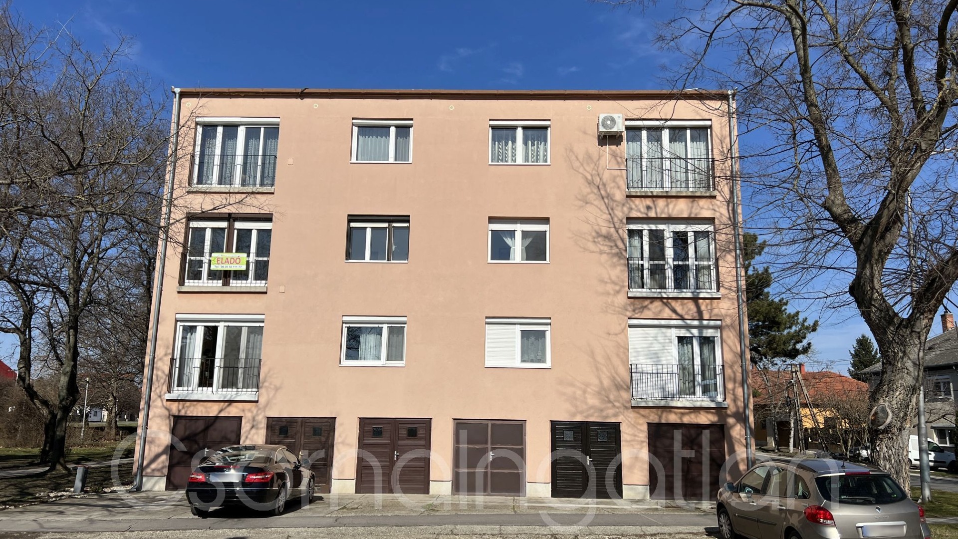 Csorna - központ közeli, nagy erkélyes lakás eladó