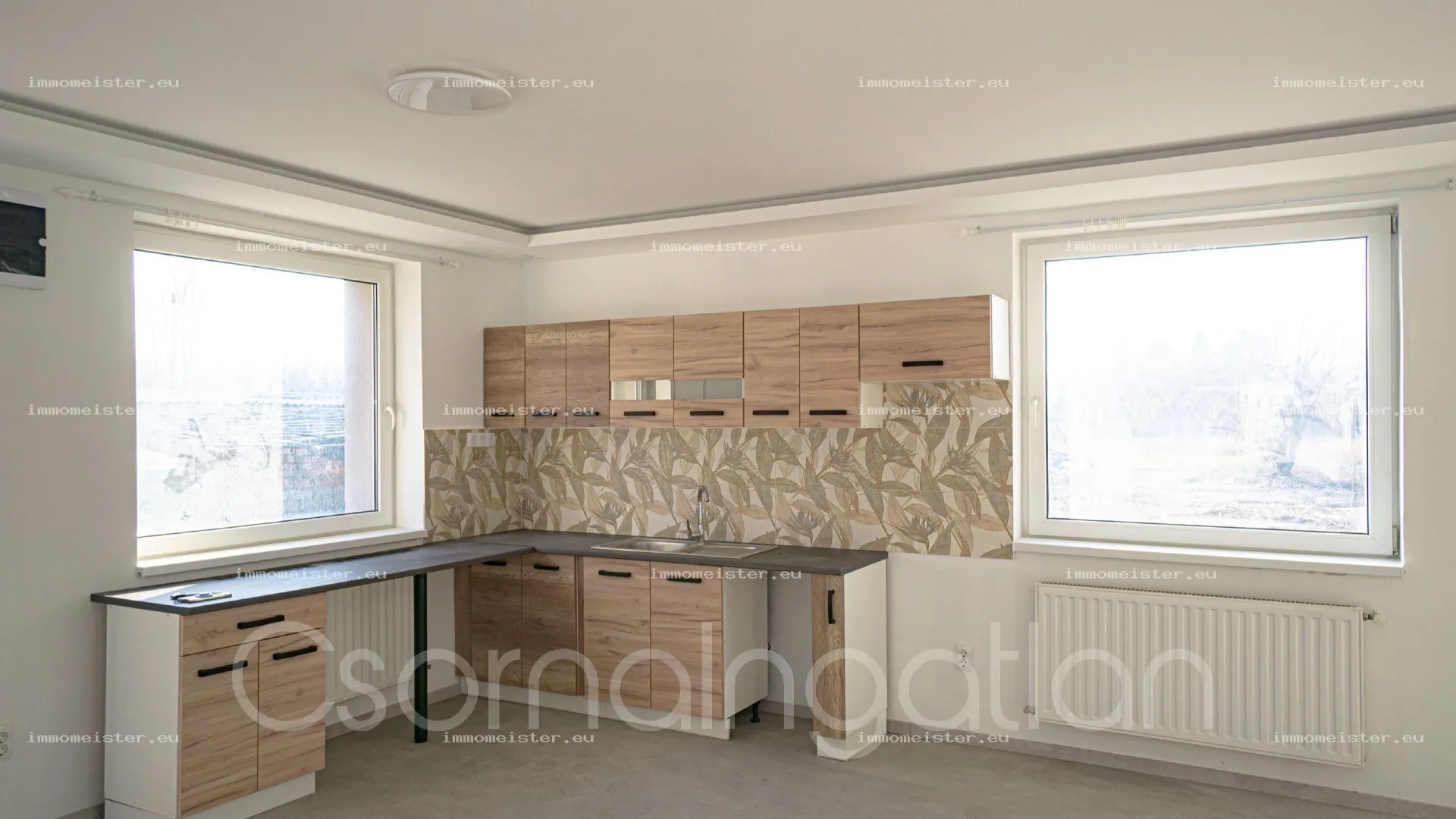 Csorna - teljes körűen felújított 3 szoba nappalis családi ház eladó