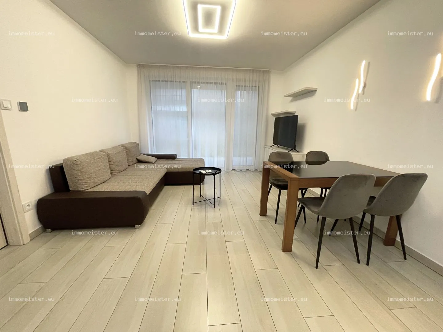 Kiadó 56 m2 tégla lakás, Győr