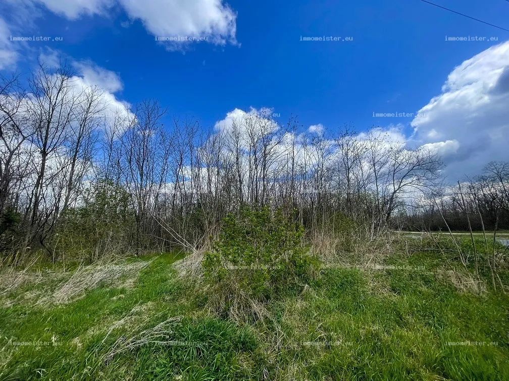 Eladó 2872 m2 építési telek, Gönyű