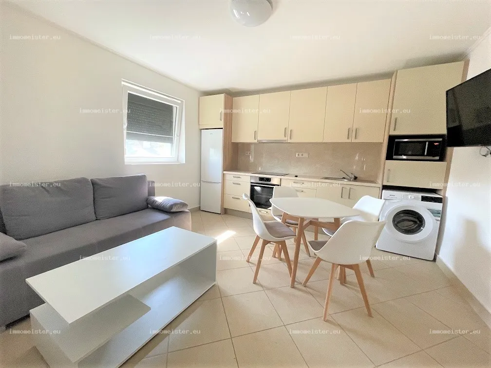 Kiadó 50 m2 tégla lakás, Győr