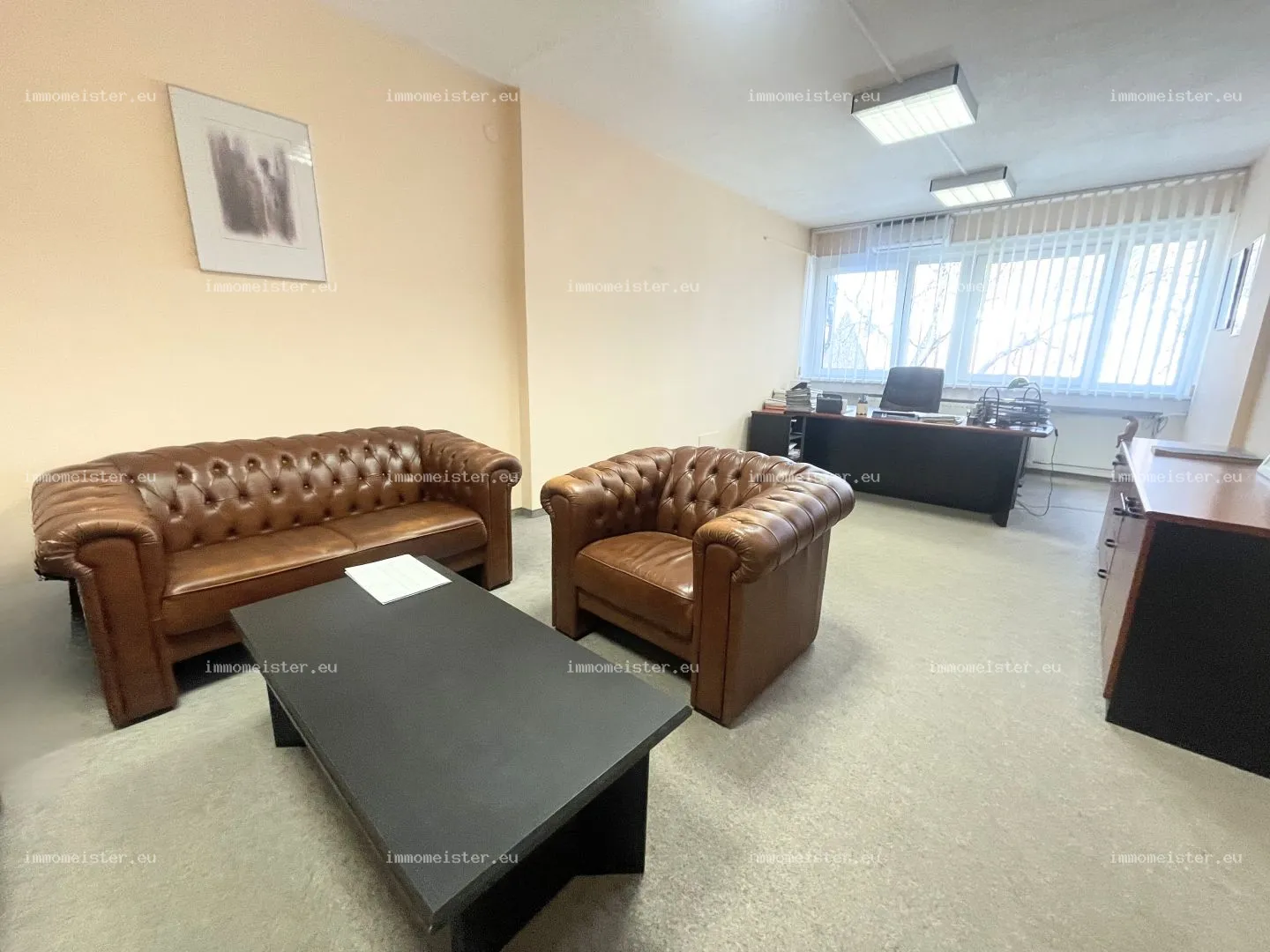 Kiadó 60 m2 iroda irodaházban, Győr