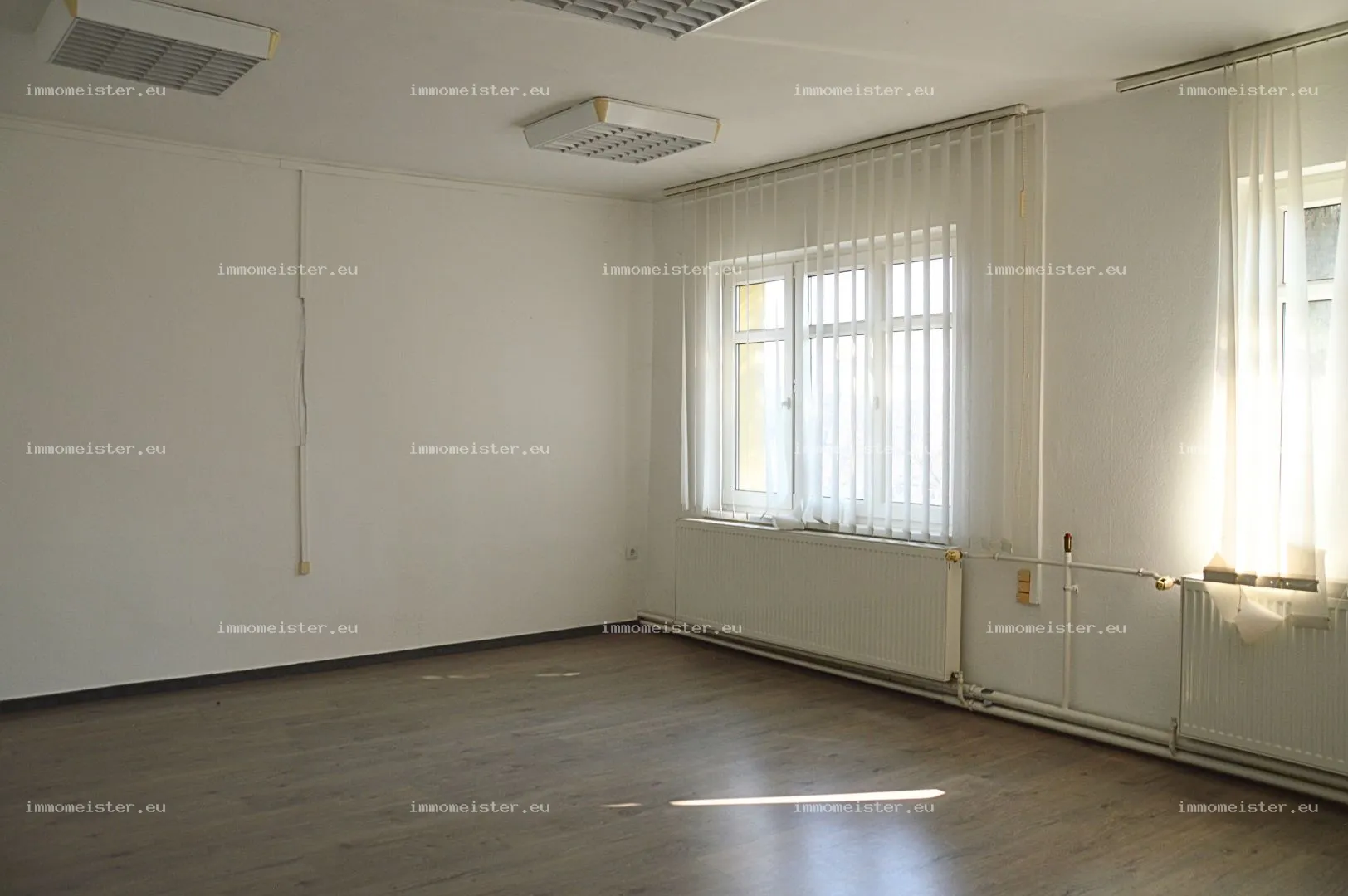 Kiadó 126 m2 iroda irodaházban, Győr