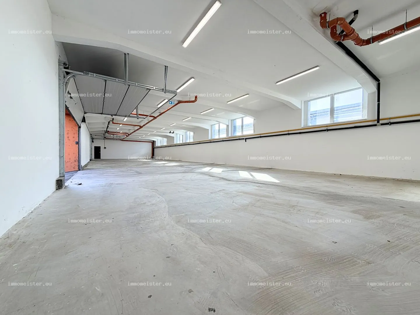 Kiadó 340 m2 ipari, keresk. épület, Győr