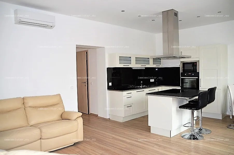 Kiadó 200 m2 családi ház, Győr