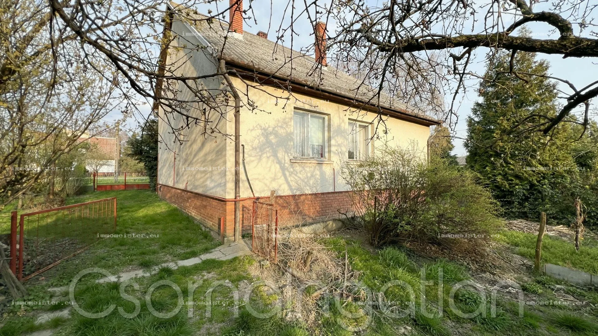 Farád – 1981-ben épült 3 szobás masszív ház eladó