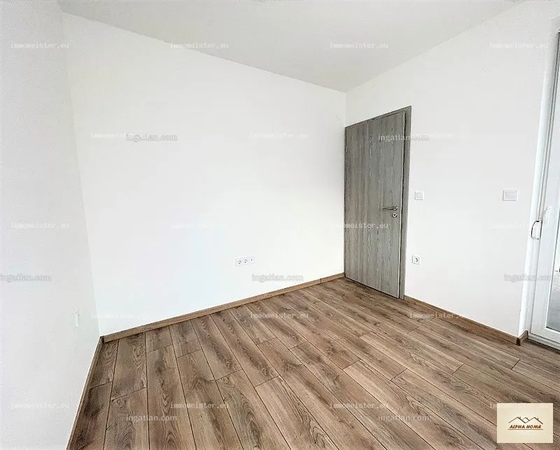 Kiadó 35 m2 tégla lakás, Győr