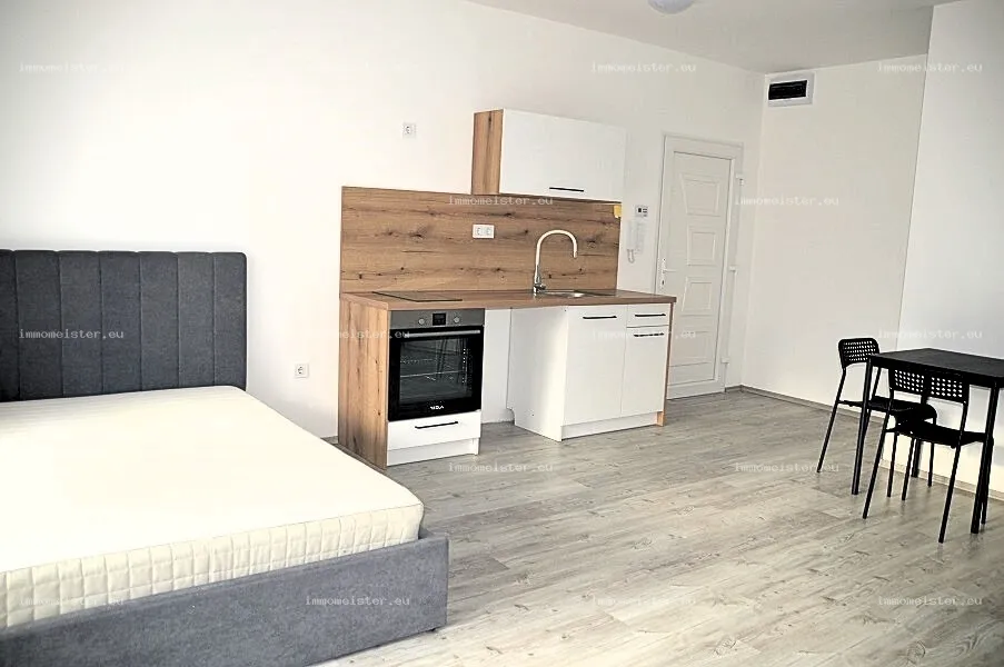 Kiadó 30 m2 tégla lakás, Győr