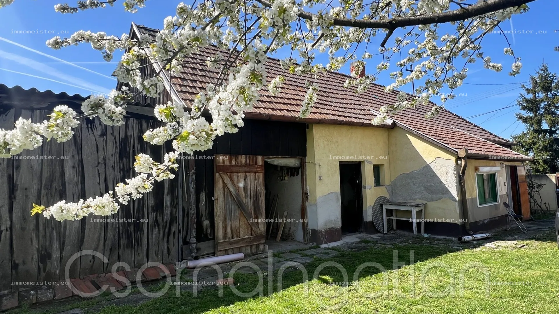 Csorna - 1127 m2-es telken bontandó ház eladó