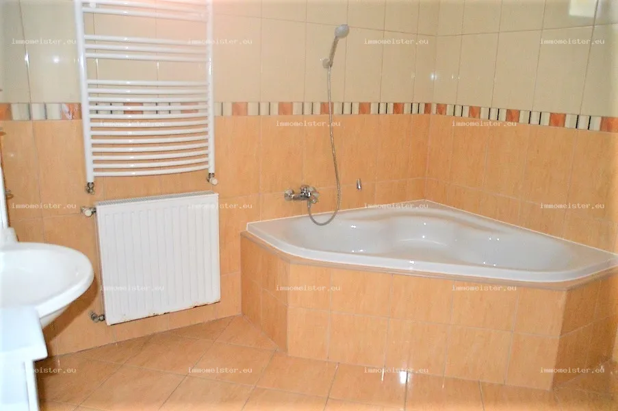 Kiadó 120 m2 családi ház, Győrújbarát