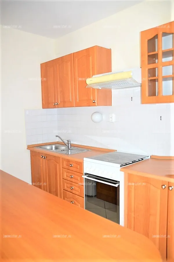 Kiadó 72 m2 tégla lakás, Győr