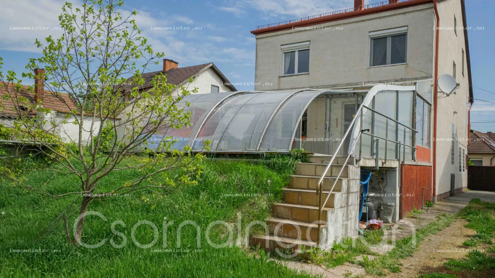 Csorna - 3 szoba nappalis ház medencével eladó