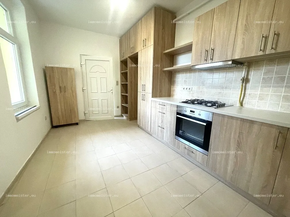 Kiadó 38 m2 tégla lakás, Győr