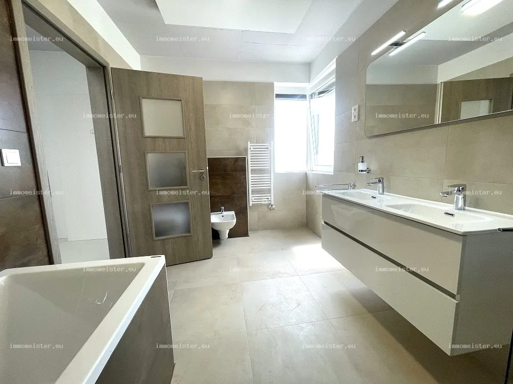 Kiadó 160 m2 ikerház, Győr