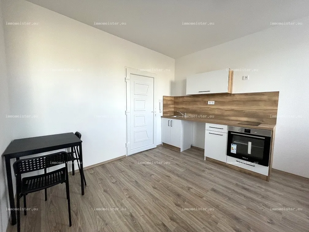 Kiadó 45 m2 tégla lakás, Győr