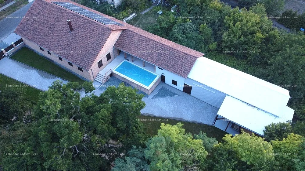 Kiadó 220 m2 családi ház, Gönyű