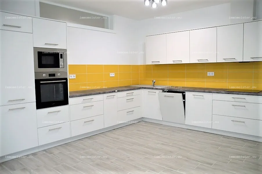 Kiadó 120 m2 tégla lakás, Győr