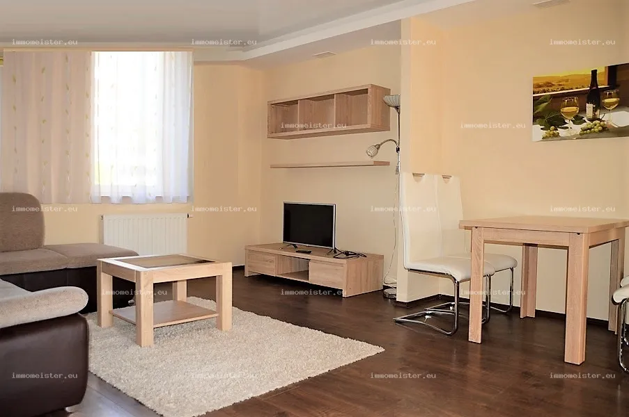 Kiadó 65 m2 tégla lakás, Győr