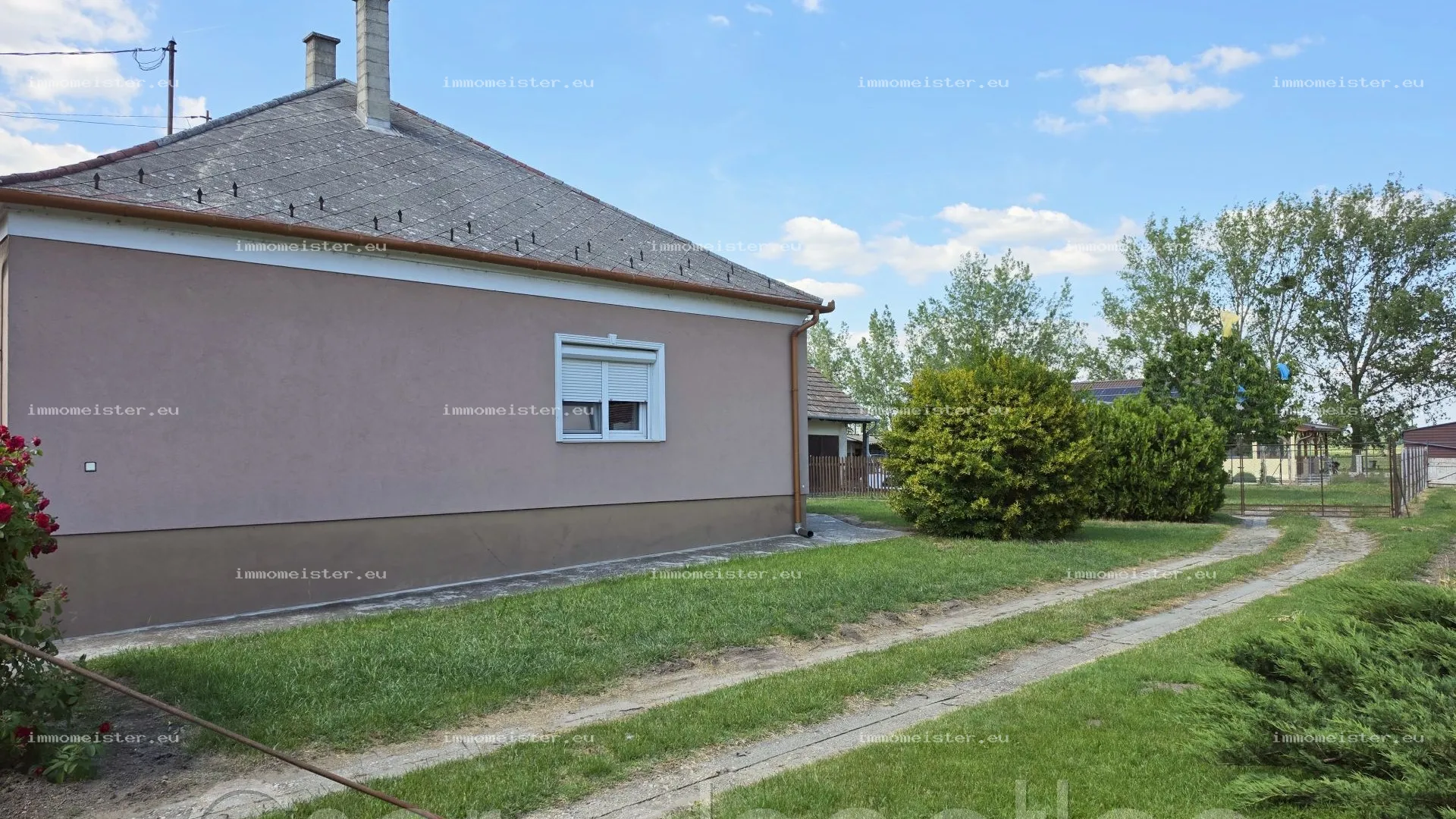 Bősárkány - 3 szobás összkomfortos családi ház saroktelken eladó!