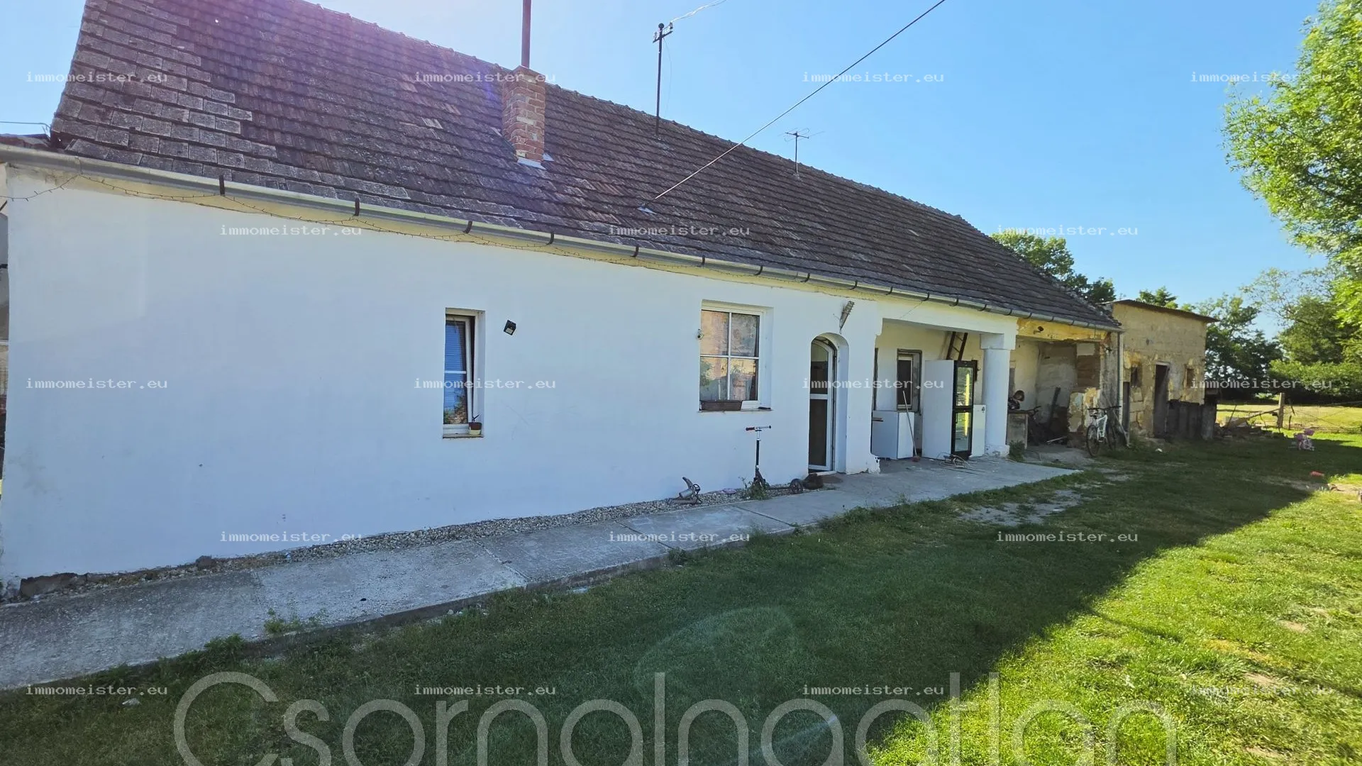 Pásztori - 2 szobás ház nagy telken eladó