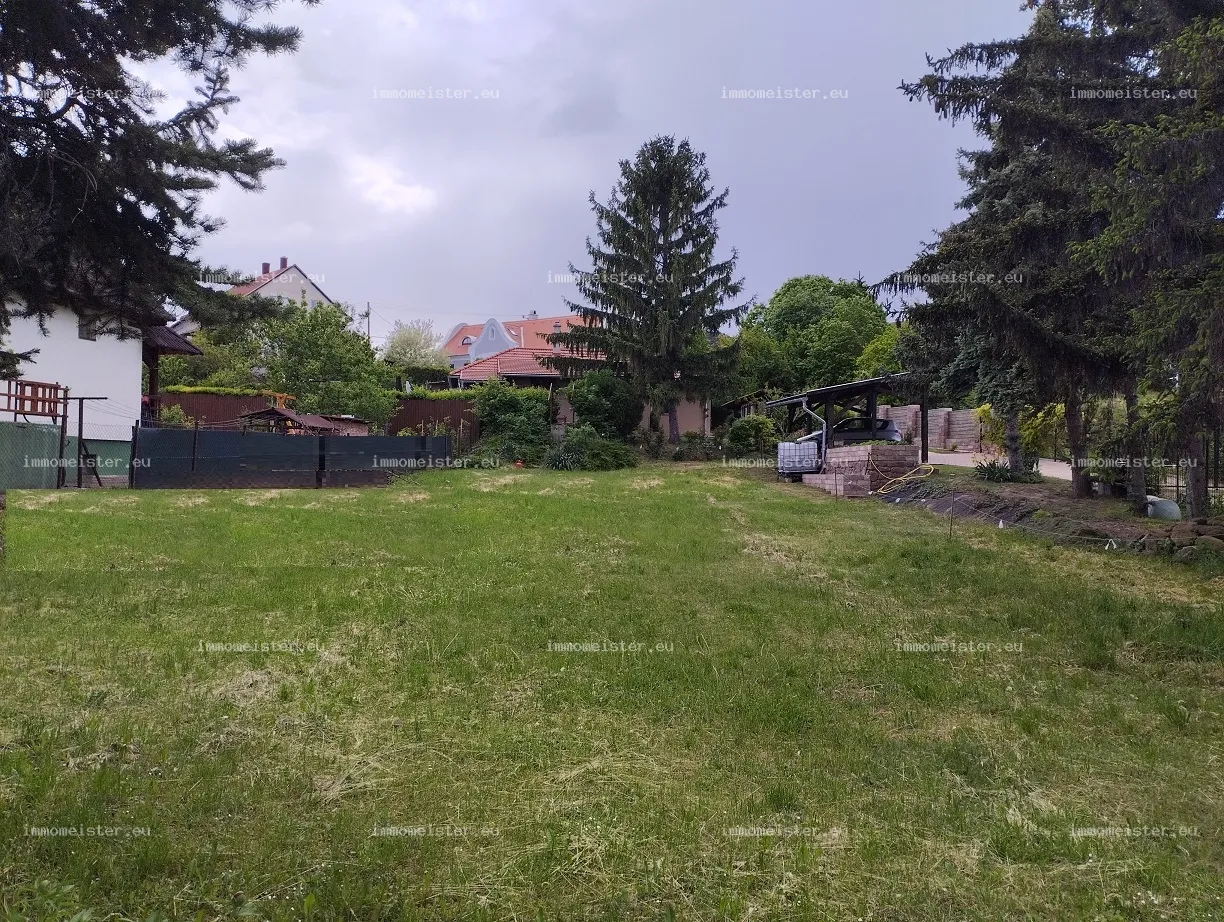 Eladó 729 m2 építési telek, Balatonalmádi