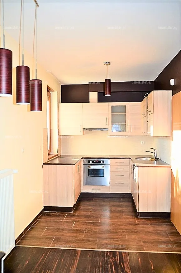 Kiadó 72 m2 tégla lakás, Győr