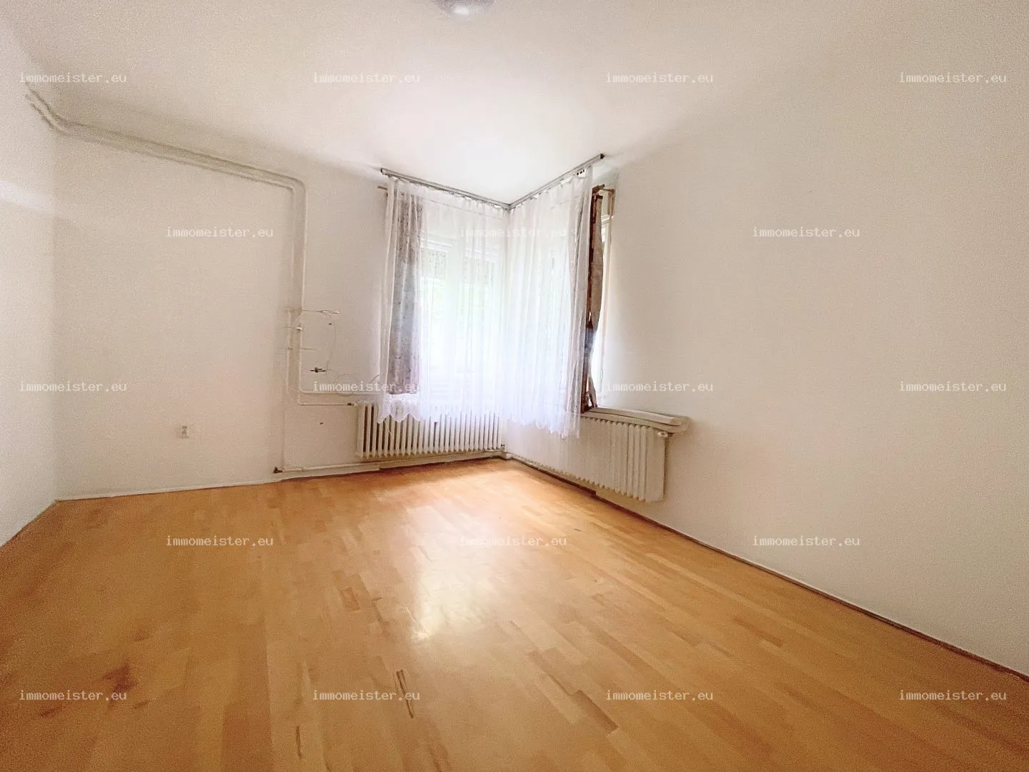 Kiadó 33 m2 tégla lakás, Győr