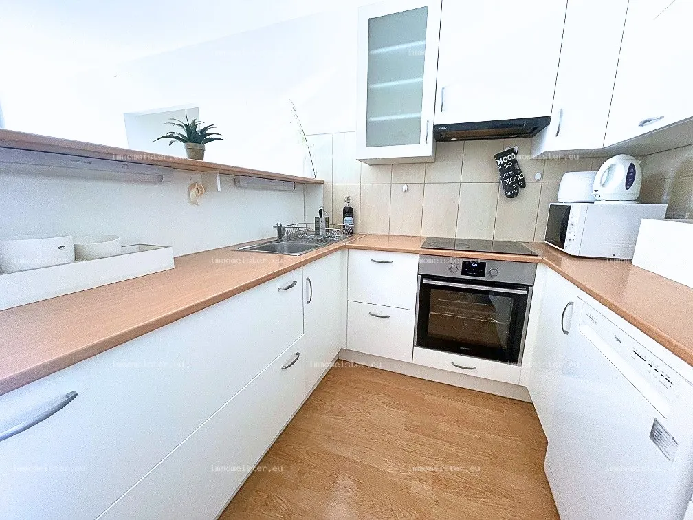 Kiadó 60 m2 tégla lakás, Győr