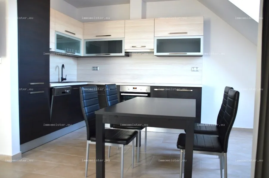 Kiadó 62 m2 tégla lakás, Győr