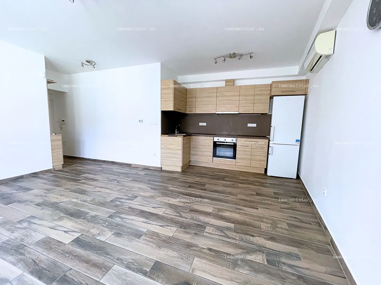 Kiadó 60 m2 tégla lakás, Győr