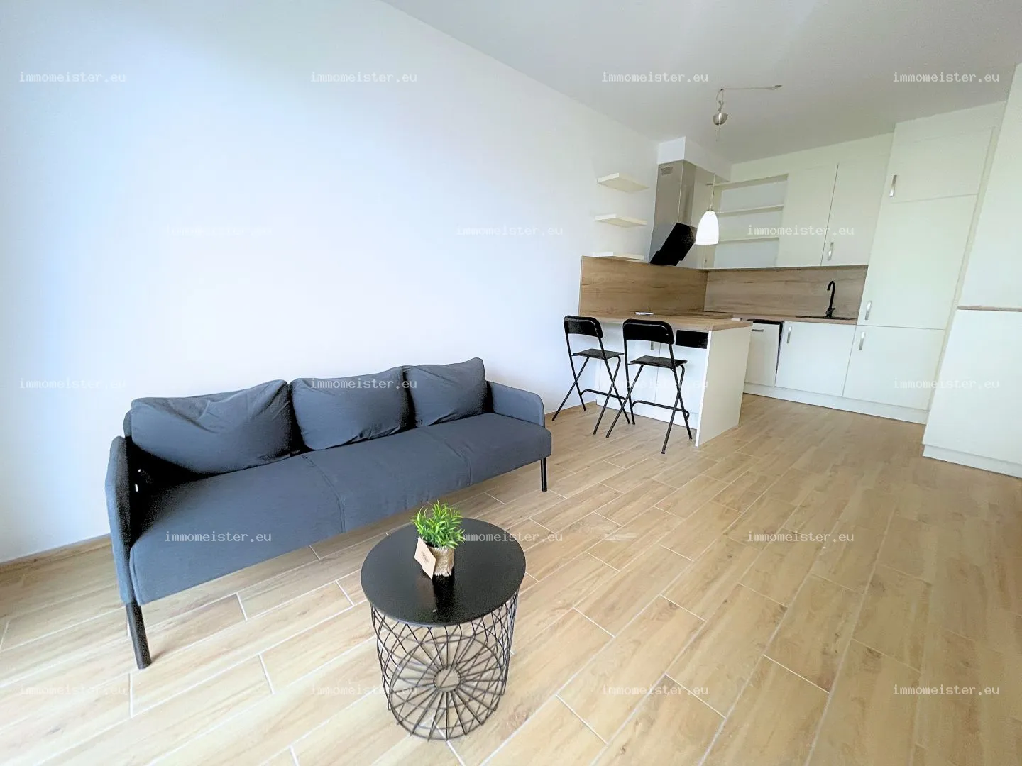 Kiadó 43 m2 tégla lakás, Győr